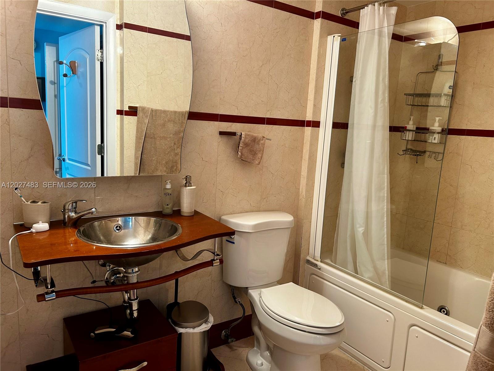 THE COSMOPOLITAN RESIDENC - Residential Lease