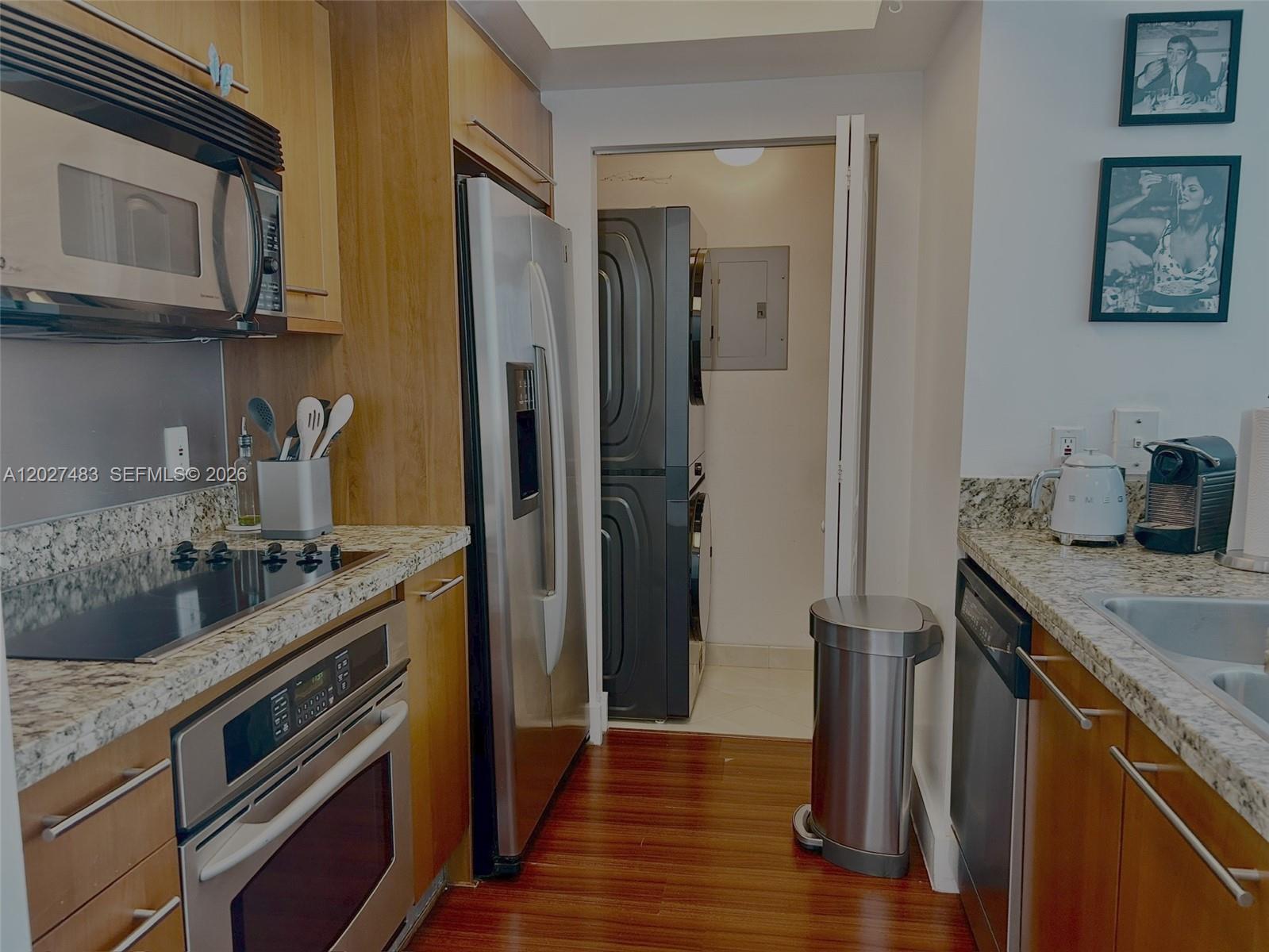 THE COSMOPOLITAN RESIDENC - Residential Lease