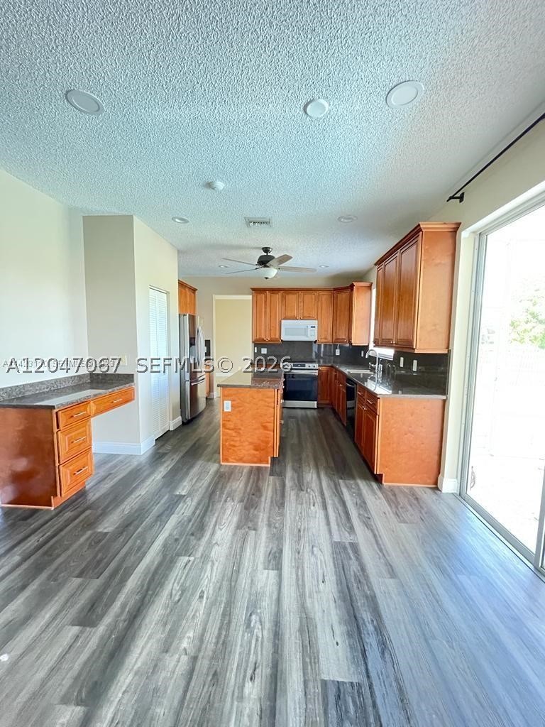 SECTOR 4 - Residential Lease