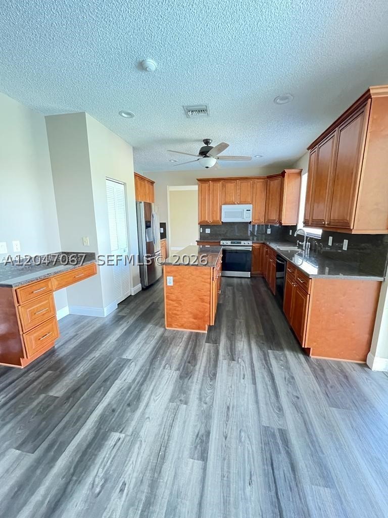 SECTOR 4 - Residential Lease