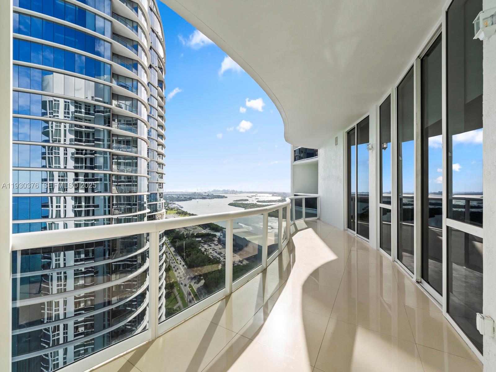 TDR TOWER III CONDO - Residential