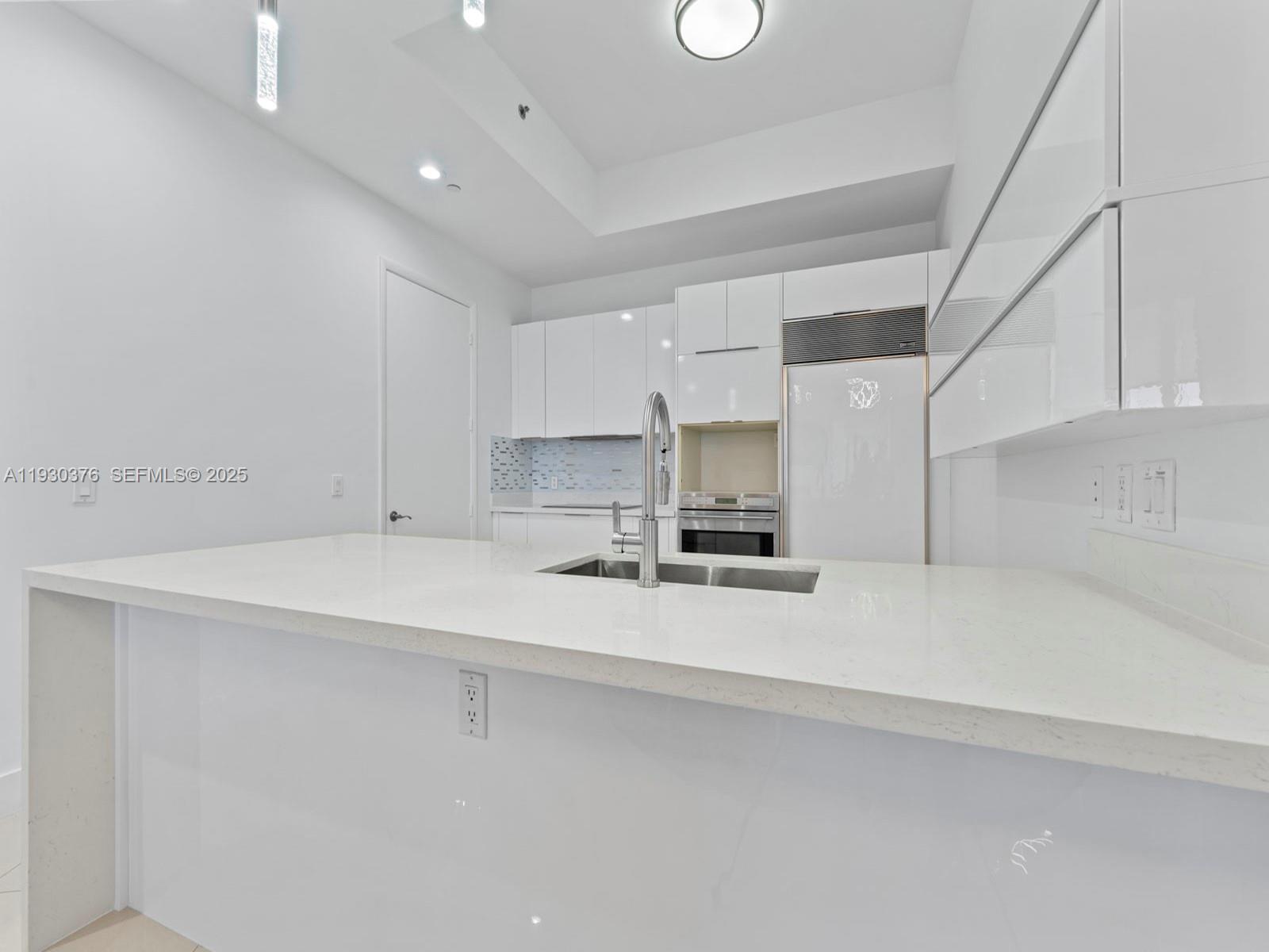 TDR TOWER III CONDO - Residential