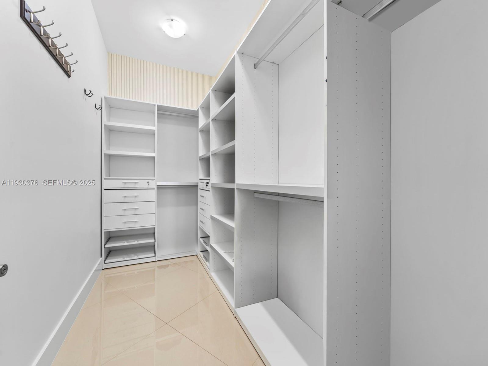 TDR TOWER III CONDO - Residential