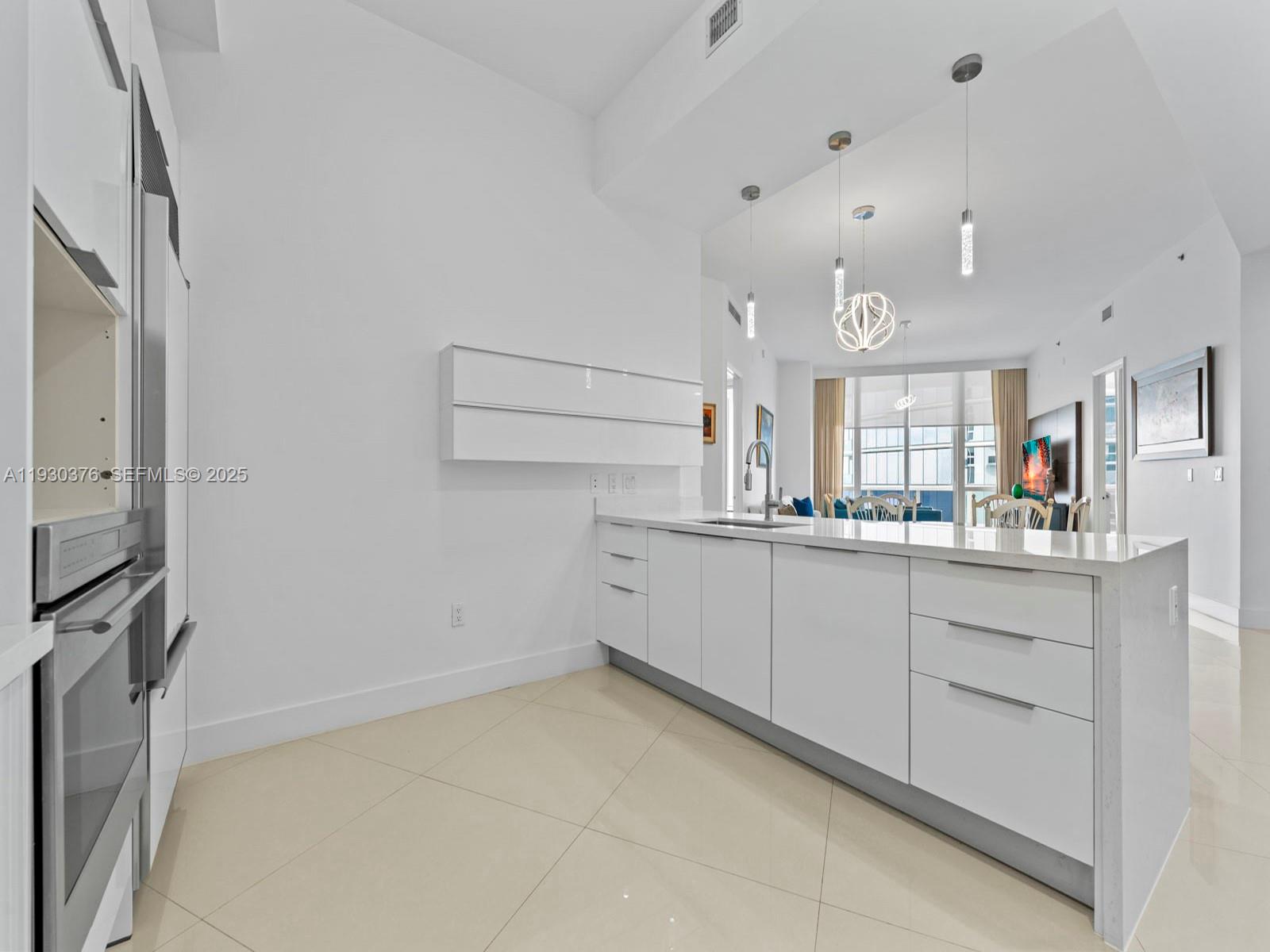 TDR TOWER III CONDO - Residential
