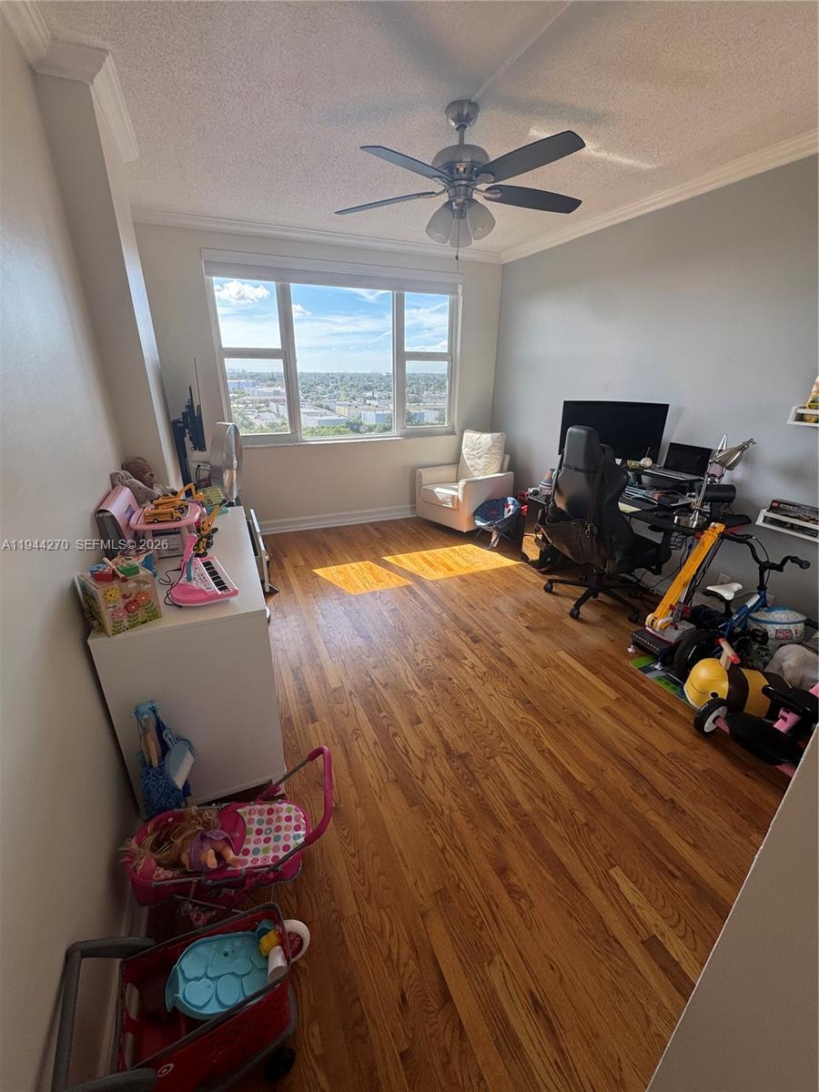 HILLCREST EAST NO 25 COND - Residential