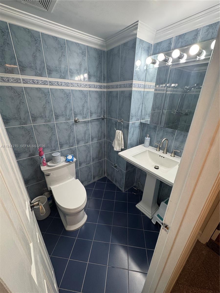 HILLCREST EAST NO 25 COND - Residential