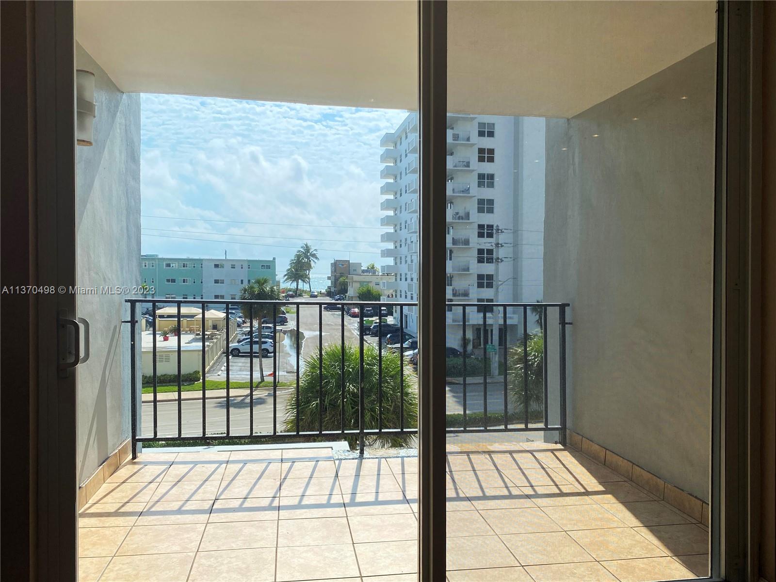 TRAFALGAR TOWERS CONDOMIN - Residential