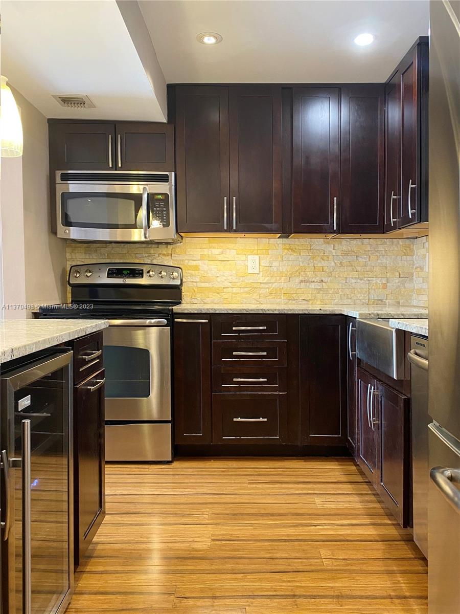 TRAFALGAR TOWERS CONDOMIN - Residential