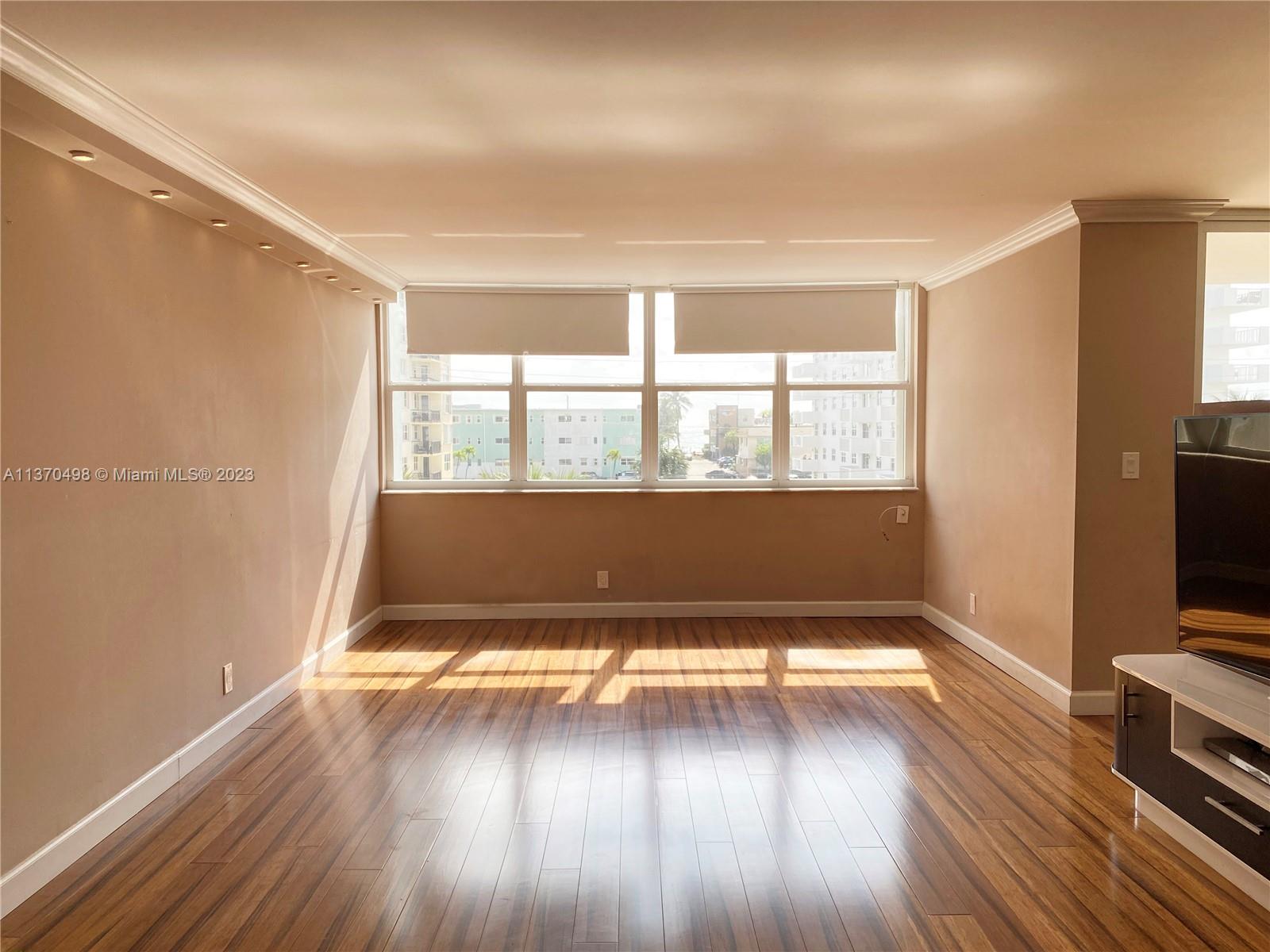 TRAFALGAR TOWERS CONDOMIN - Residential