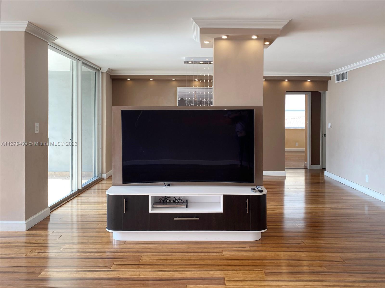 TRAFALGAR TOWERS CONDOMIN - Residential