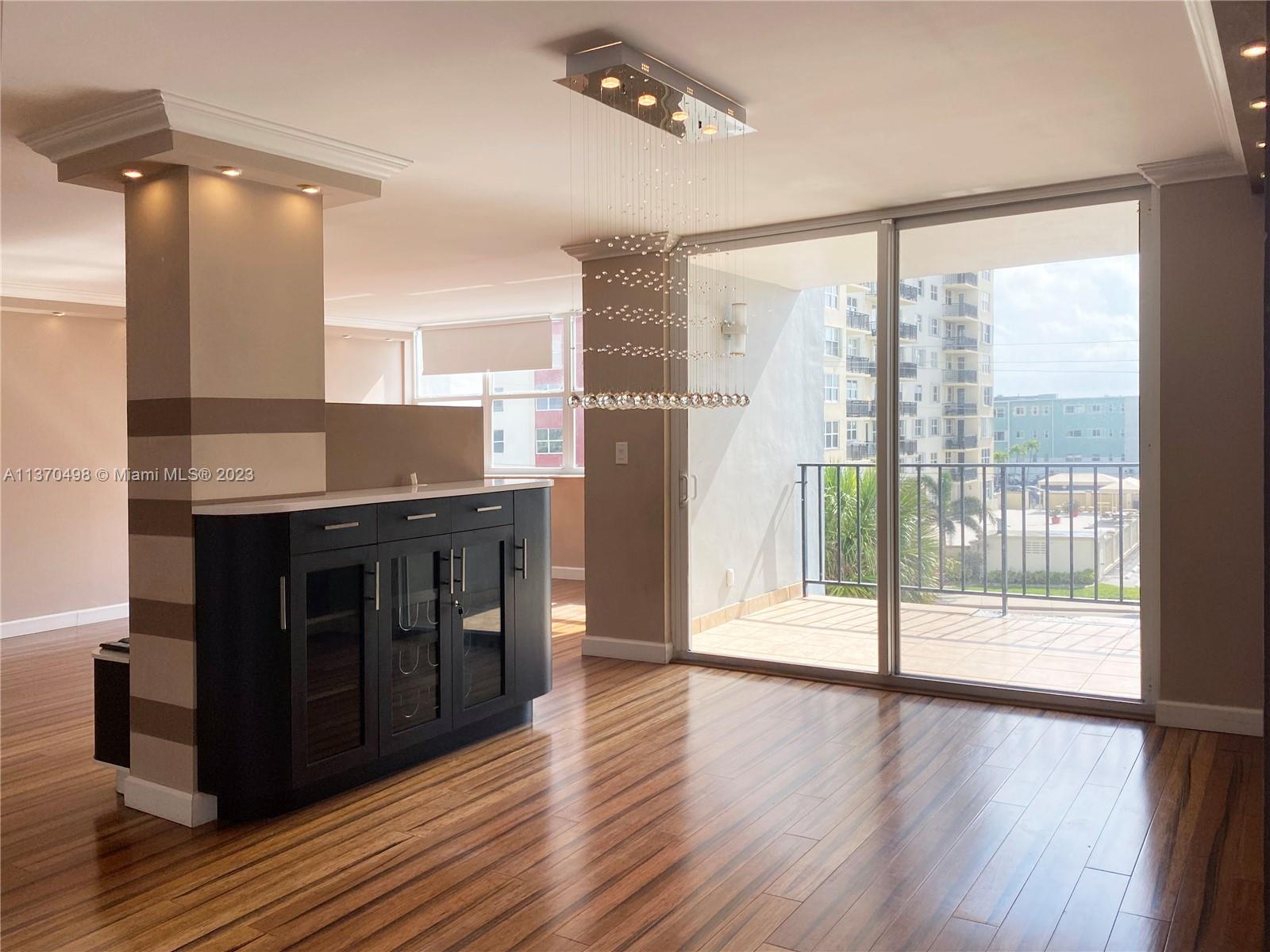 TRAFALGAR TOWERS CONDOMIN - Residential
