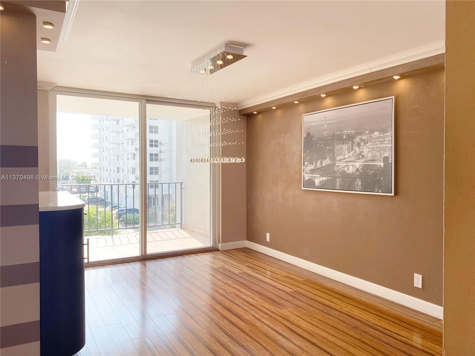 TRAFALGAR TOWERS CONDOMIN - Residential