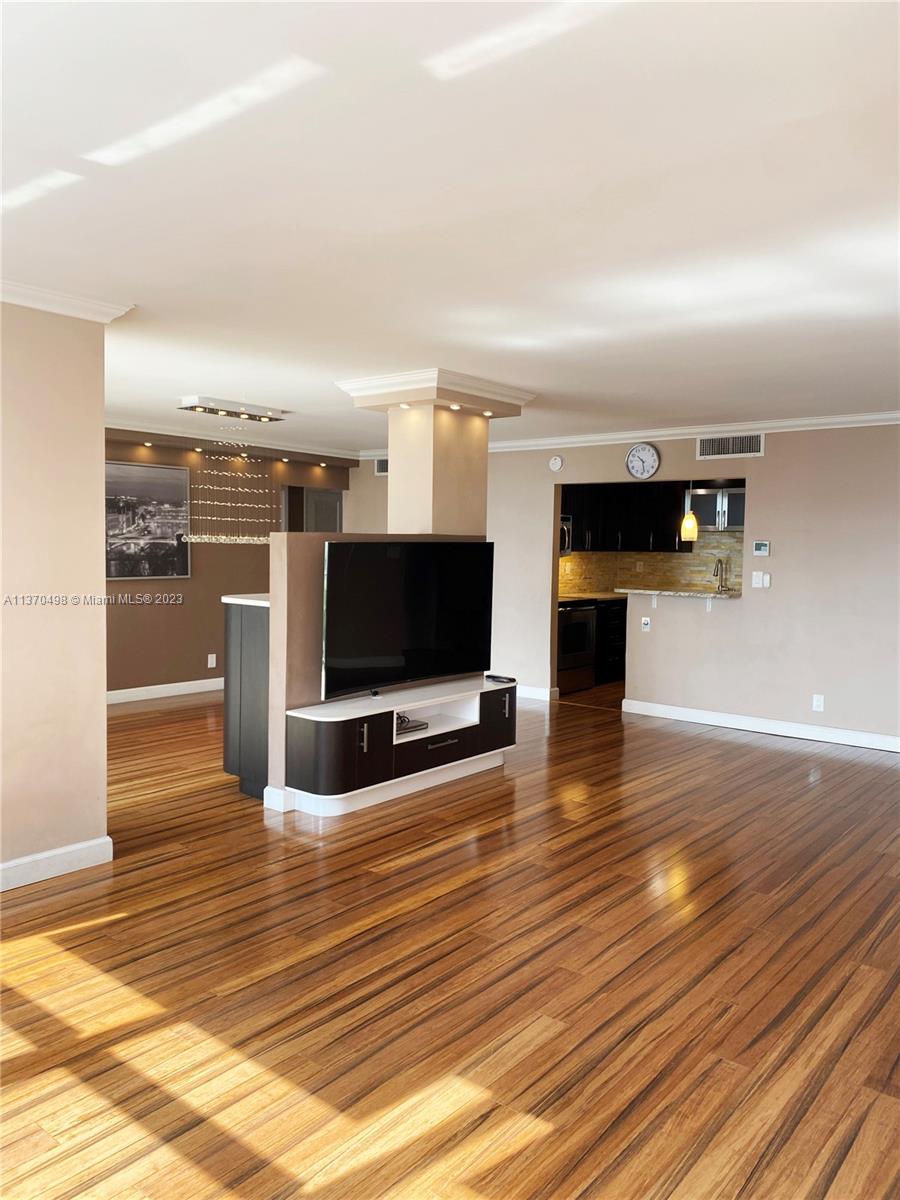 TRAFALGAR TOWERS CONDOMIN - Residential