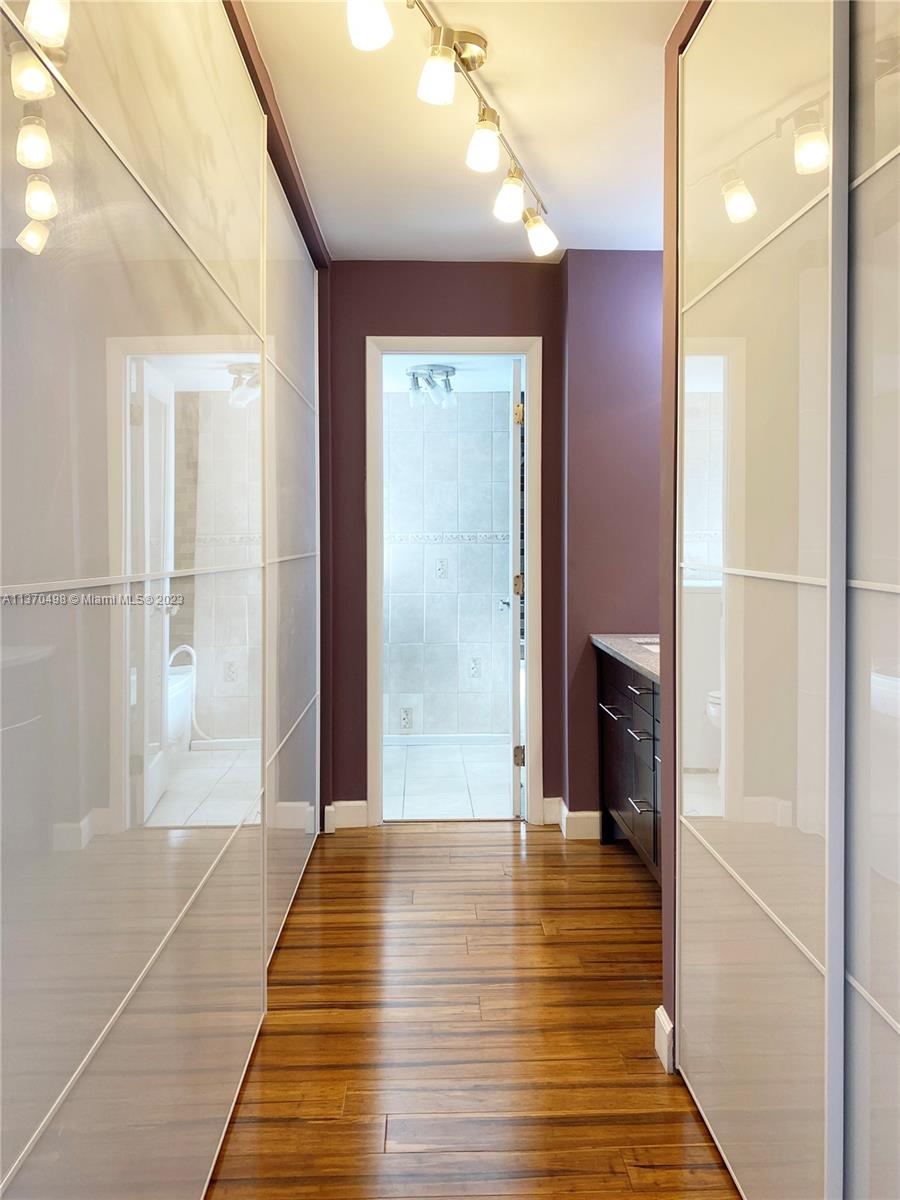 TRAFALGAR TOWERS CONDOMIN - Residential