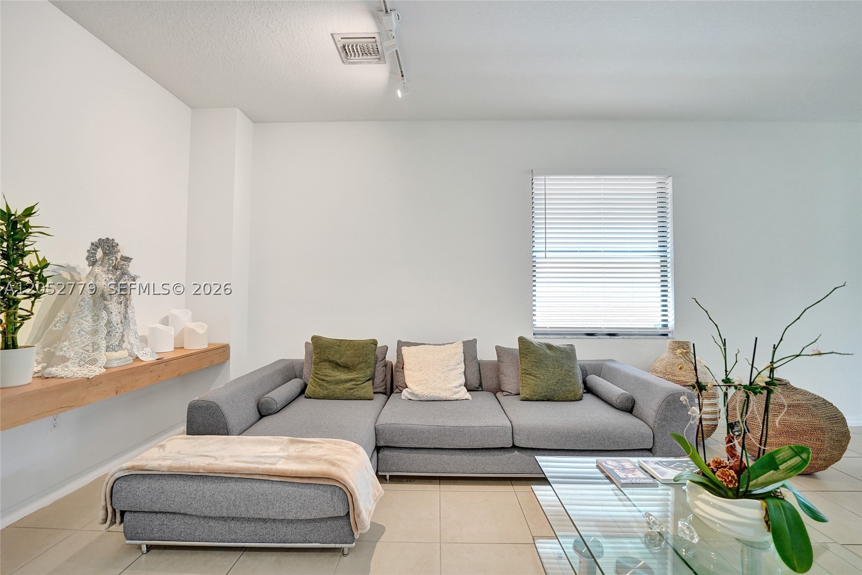 CHAMPION LAKES - Residential