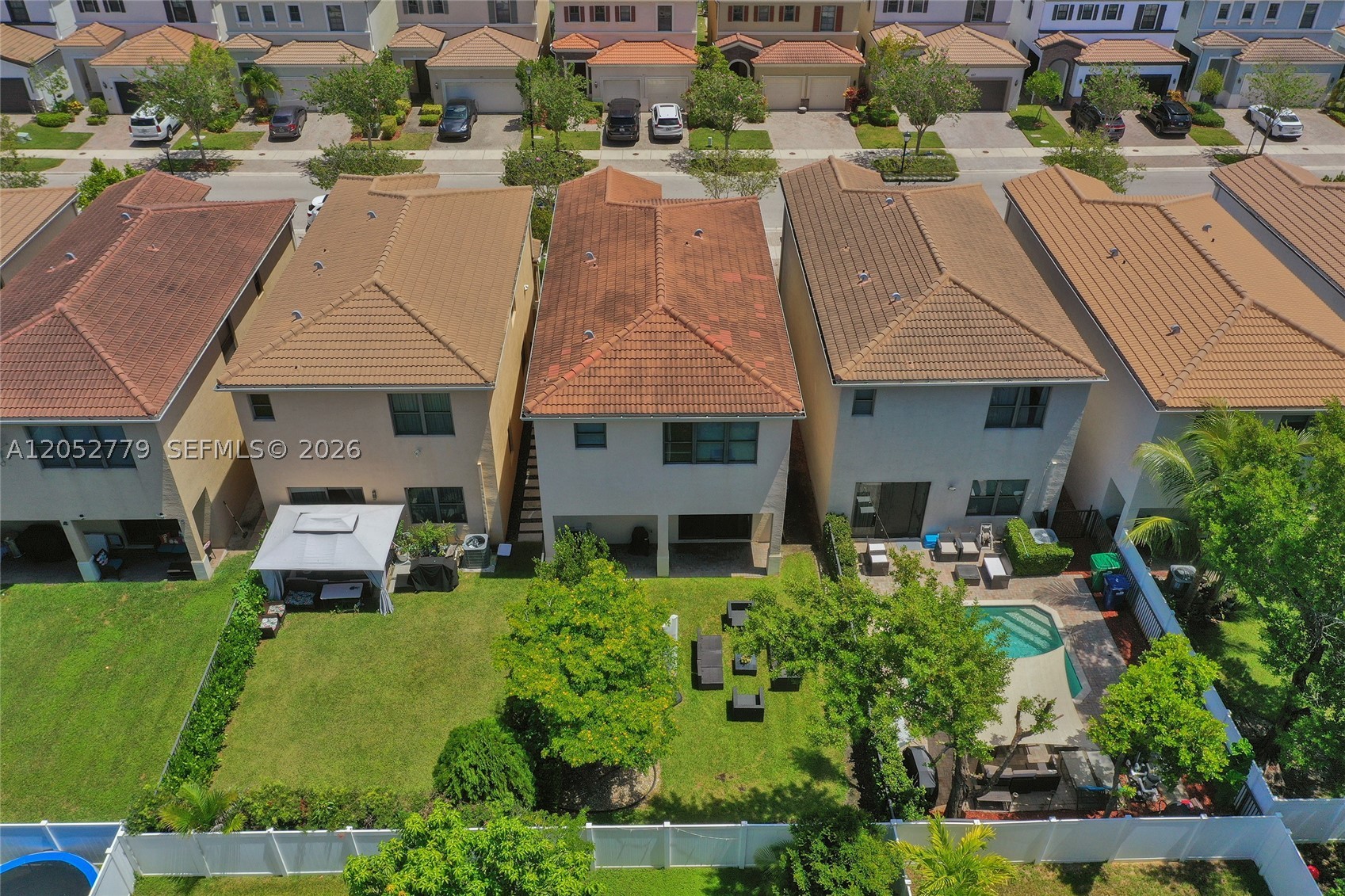 CHAMPION LAKES - Residential