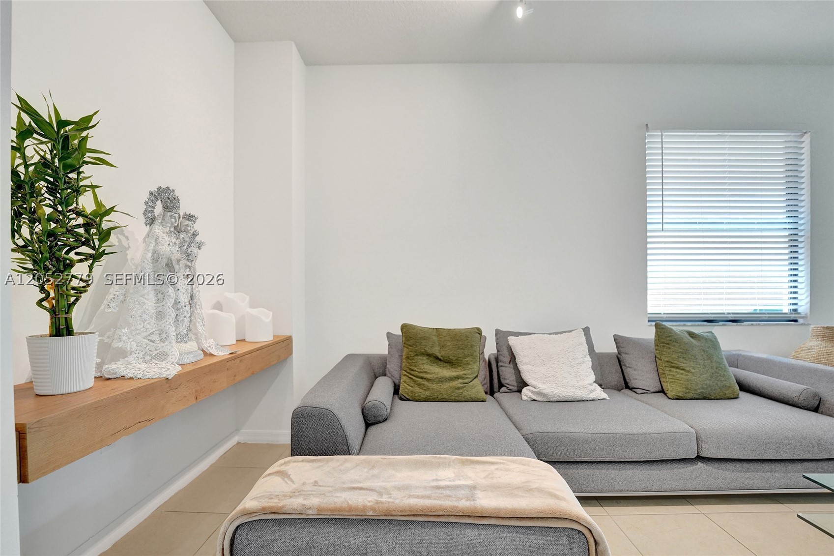 CHAMPION LAKES - Residential