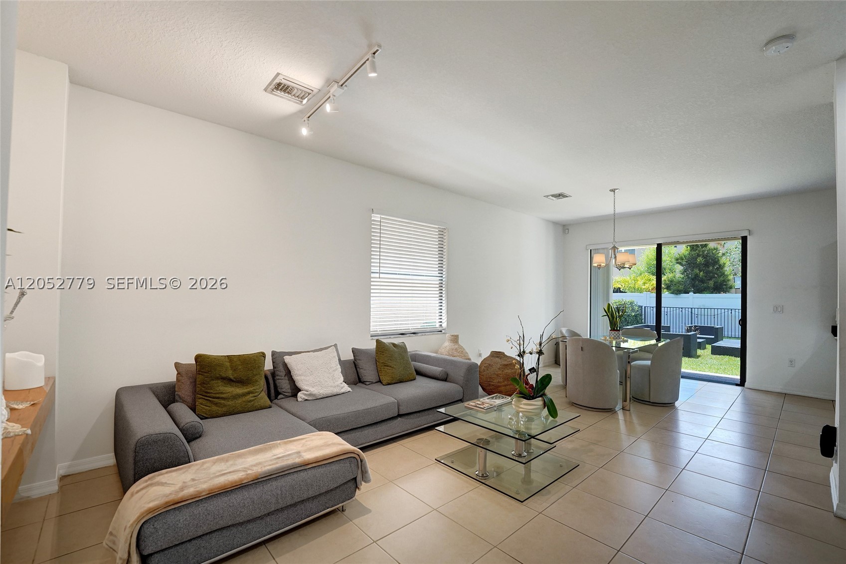 CHAMPION LAKES - Residential
