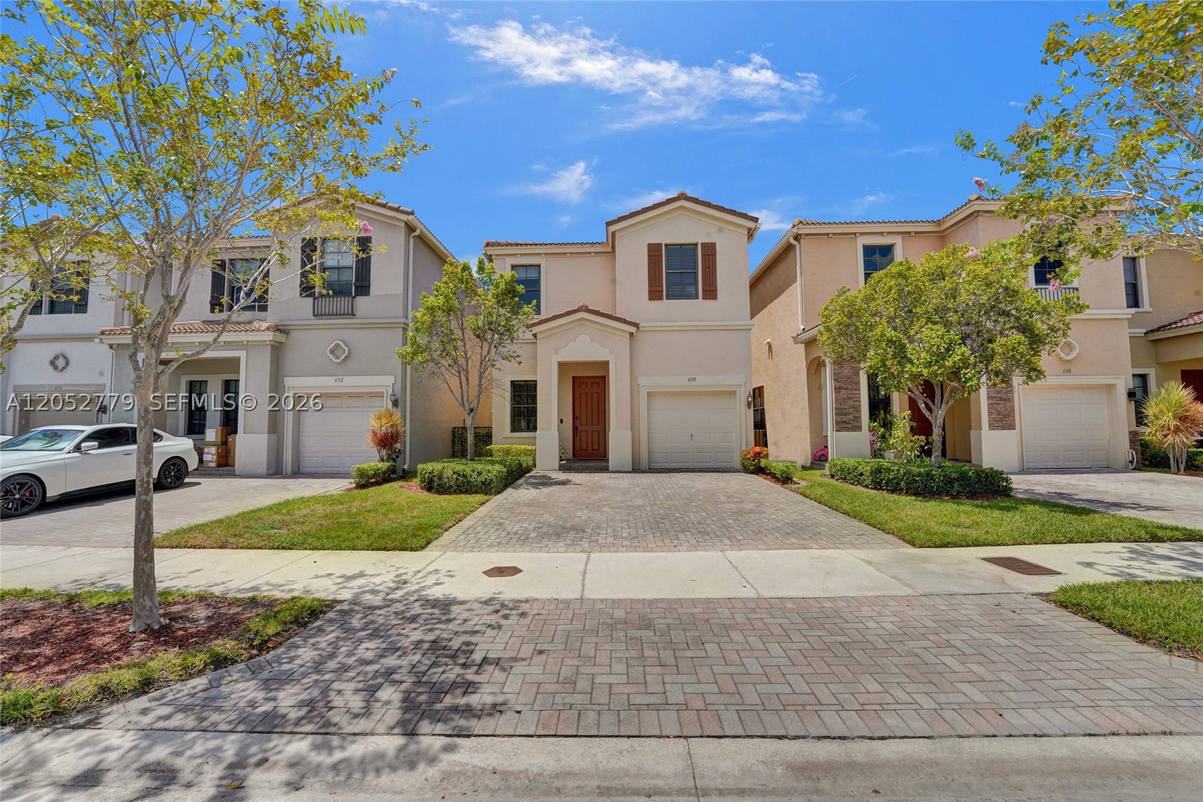 BEAUTIFUL SINGLE FAMILY HOME 4 BEDROOMS 2 1/2 BATHS AND ONE CAR GARAGE! LOCATED IN THE
PRESTIGIOUS GATED COMMUNITY OF "AVENTURA ISLES" OPEN CONCEPT LAYOUT WITH TILE AND LAMINATE
FLOORS THROUGHOUT, MODERN KITCHEN WITH GRANITE COUNTERTOPS, STAINLESS STEEL APPLIANCES AND
PLENTY OF STORAGE SPACE, LARGE BEDROOMS WITH LOTS OF CLOSET SPACE. NICE BACKYARD WITH ROOM
FOR A POOL. COMMUNITY FEATURES; TENNIS COURTS, COMMUNITY POOL, PLAYGROUND AND MORE..!
MAINTENANCE INCLUDES; CABLE, INTERNET, SECURITY, LAWN AND ALL AMENITIES ***EASY TO SHOW***FOR
SHOWING INSTRUCTIONS SEE BROKERS REMARKS***PRESENT OFFERS***