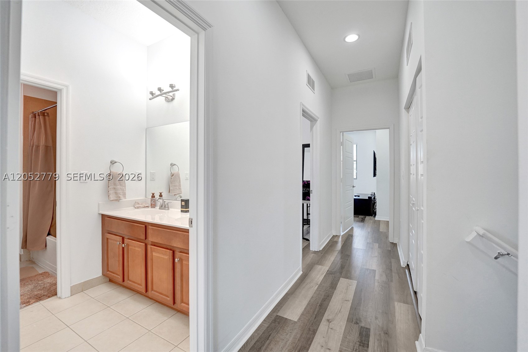 CHAMPION LAKES - Residential