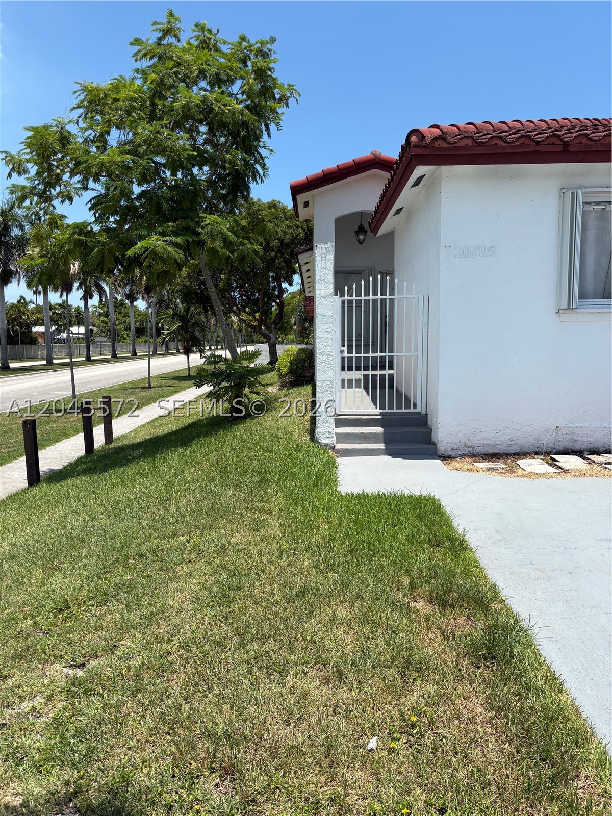 SAGA BAY TOWNHOMES 1ST AD - Residential Lease