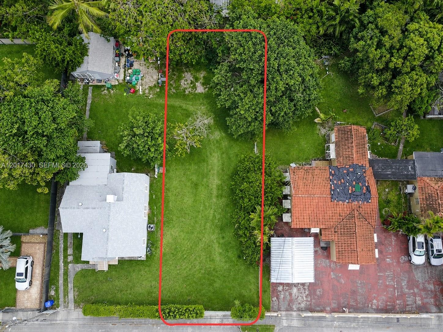 A 6,900 SF vacant lot (approx. 50' frontage x 140' depth) in one of South Florida's fastest-growing corridors. Zoned T3-L, this property allows for a single-family residence with an ancillary unit a rare opportunity to build a primary home plus a secondary income-producing unit on the same parcel.
Located seconds from I-95 and just minutes from Miami, the lot combines unbeatable connectivity with strong long-term appreciation in a neighborhood on the rise.
Perfect for builders, investors, or end-users looking to design a custom home with built-in rental income. Bring your vision the canvas is ready.