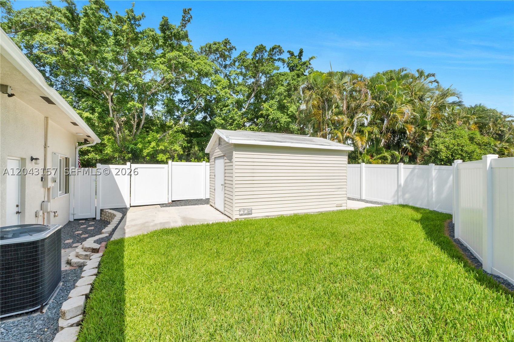 PEBBLE CREEK AT JACARANDA - Residential