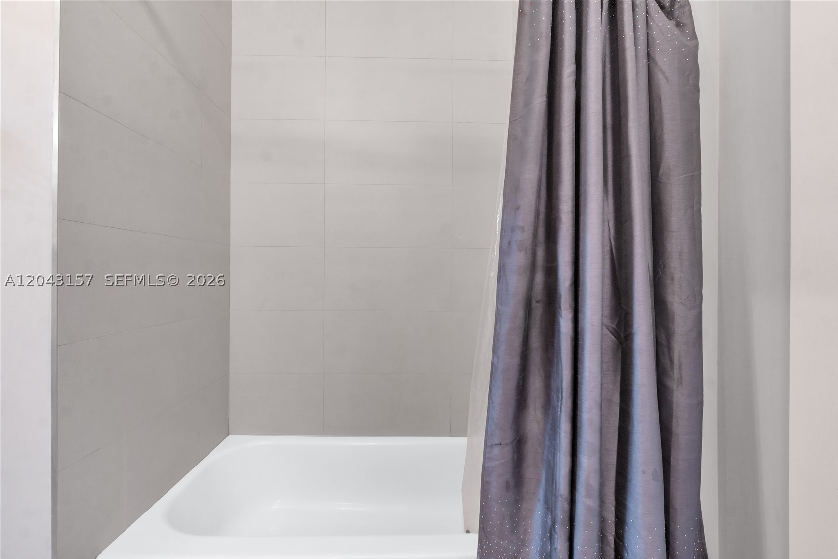 PEBBLE CREEK AT JACARANDA - Residential