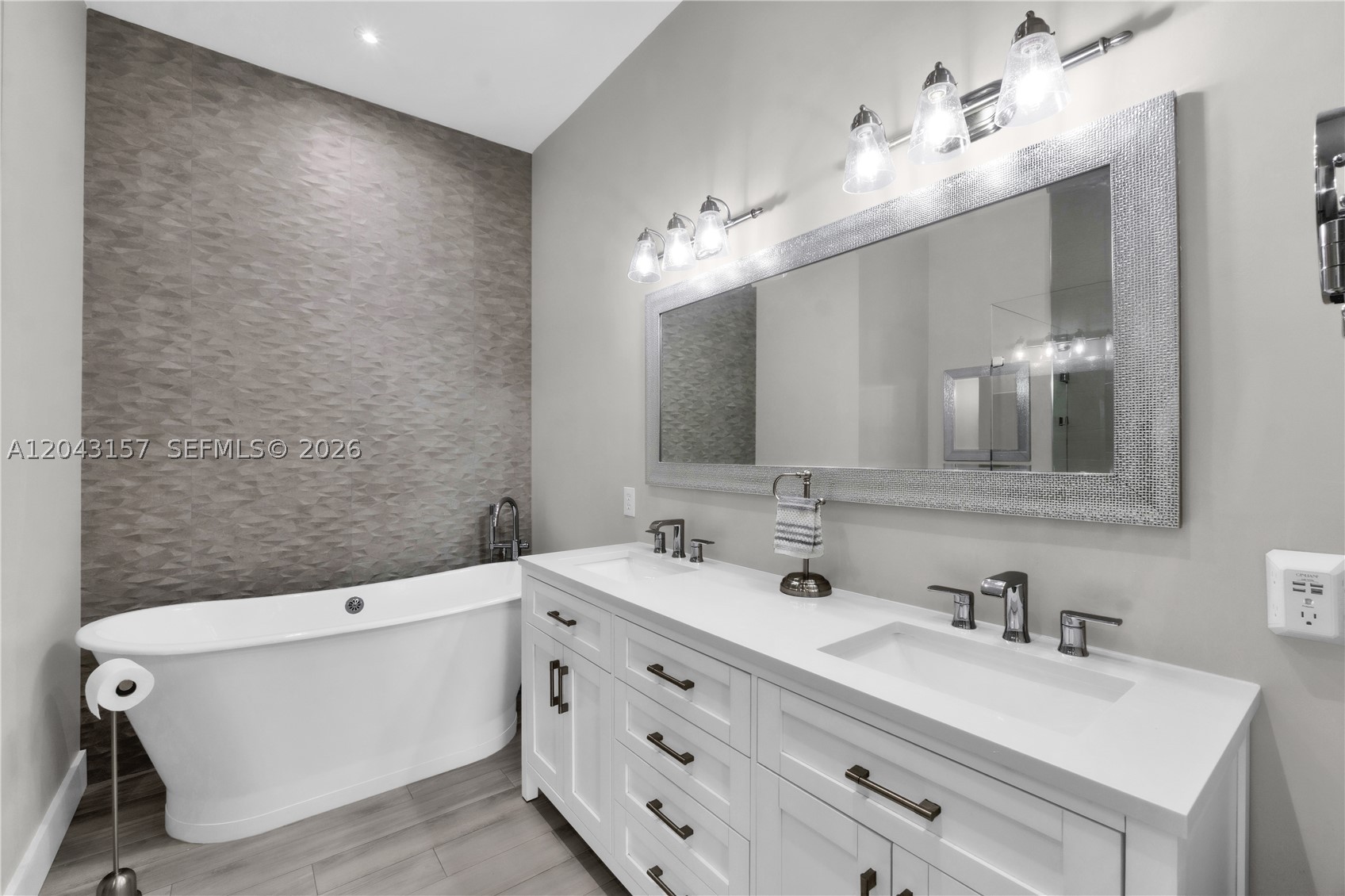 PEBBLE CREEK AT JACARANDA - Residential