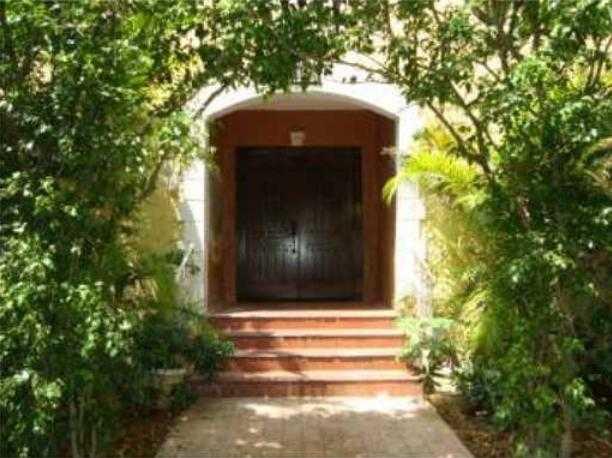 COMPLETELY REMODELED APARTMENT NEAR CORAL GABLES.  FEATURES INCLUDE AN UPDATED KITCHEN WITH STAINLESS STEEL APPLIANCES AND GRANITE COUNTERTOPS, TILE FLOORS, CENTRAL A/C, AND ON SITE LAUNDRY FACILITIES.  MOVE IN REQUIRES $3450 (FIRST, LAST & SECURITY) AND  A $50 BACKGROUND CHECK PER PERSON.  EASY TO SHOW - SEE BROKERS REMARKS.