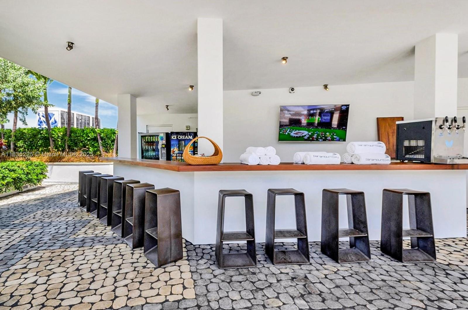 PARAMOUNT BAY CONDO - Residential