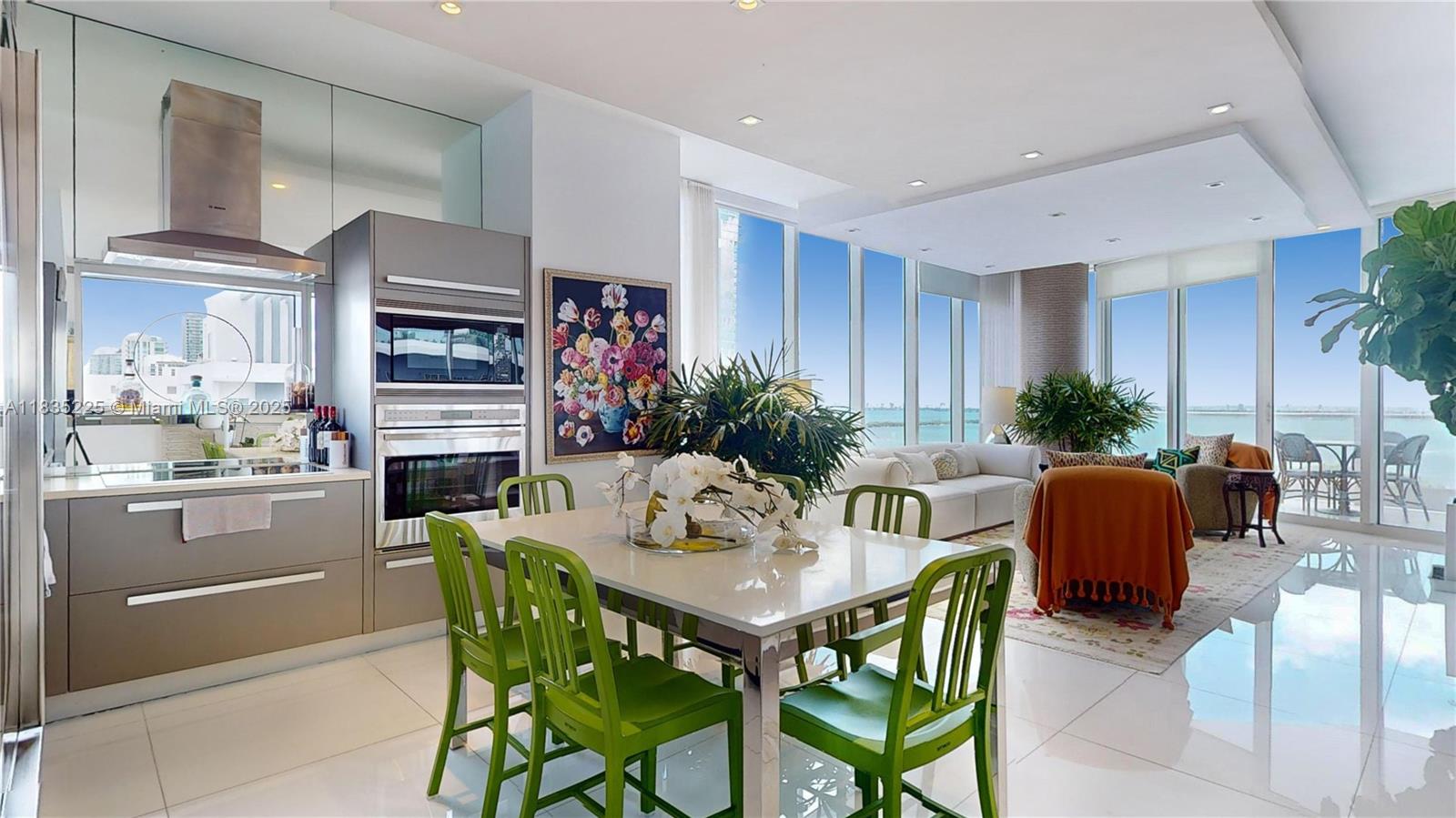 PARAMOUNT BAY CONDO - Residential