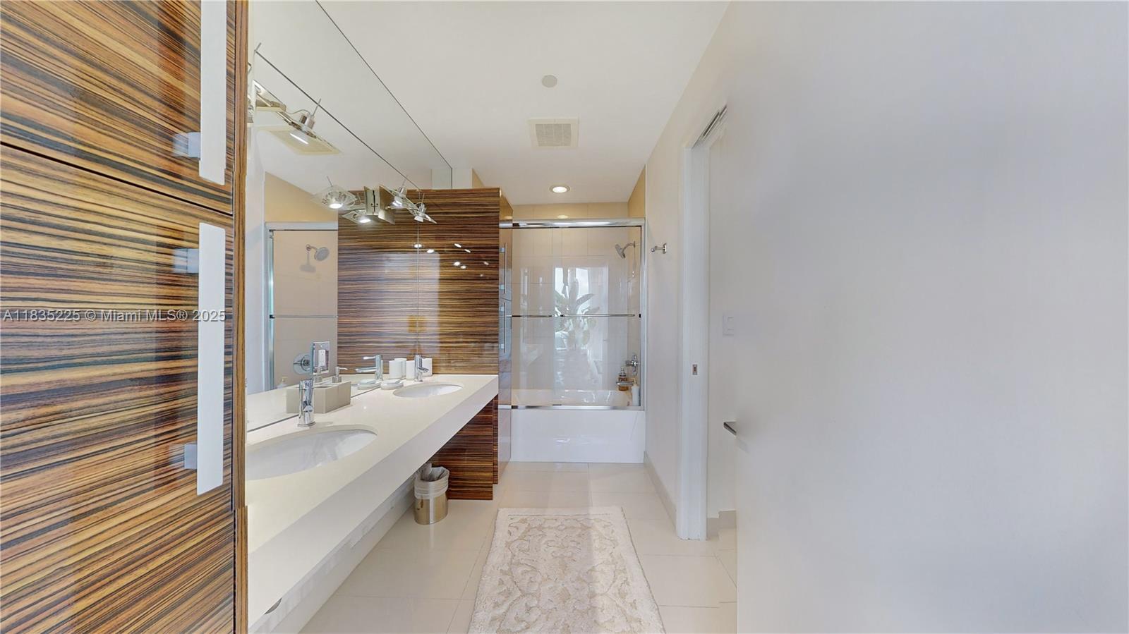 PARAMOUNT BAY CONDO - Residential