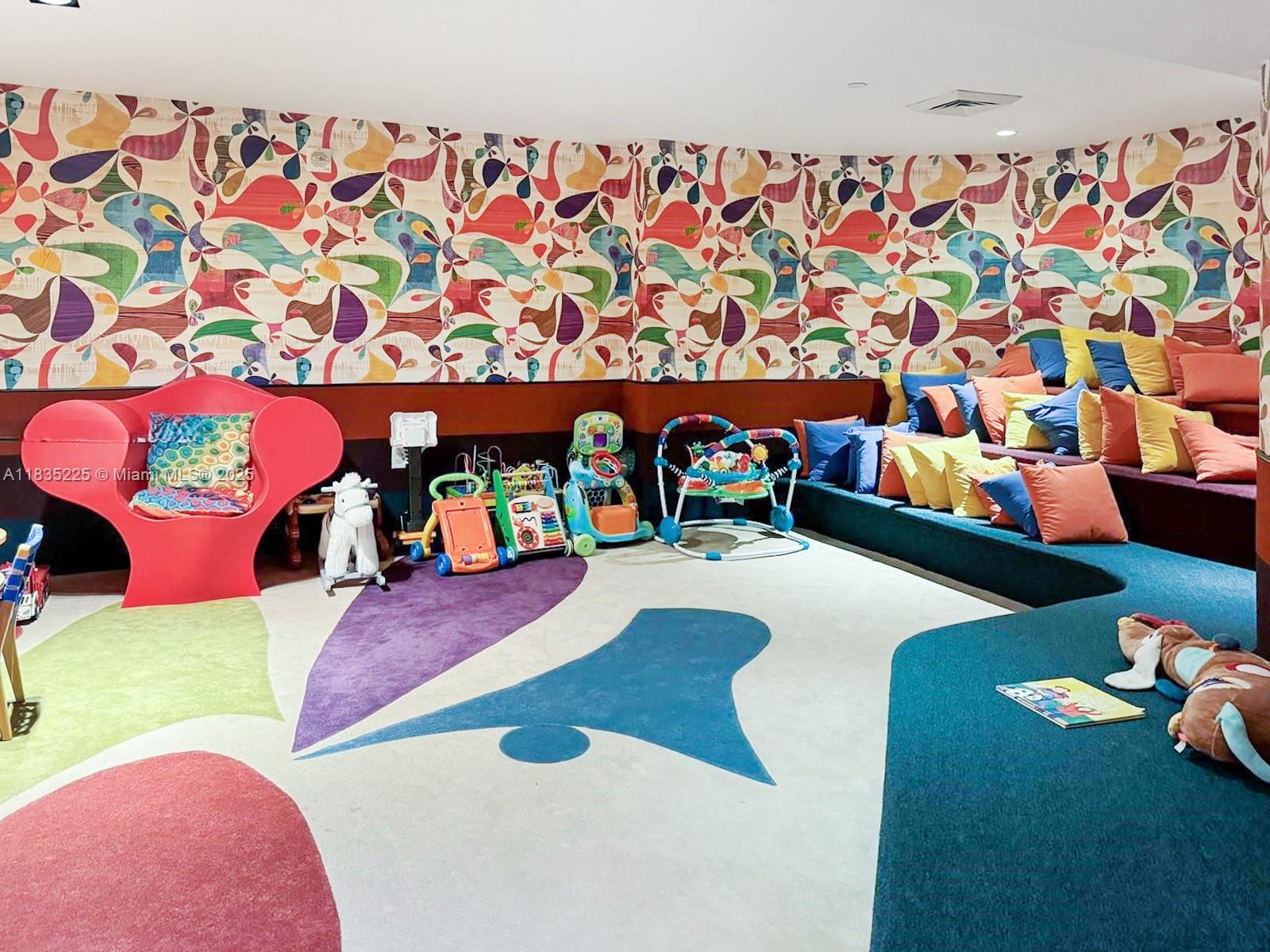 PARAMOUNT BAY CONDO - Residential