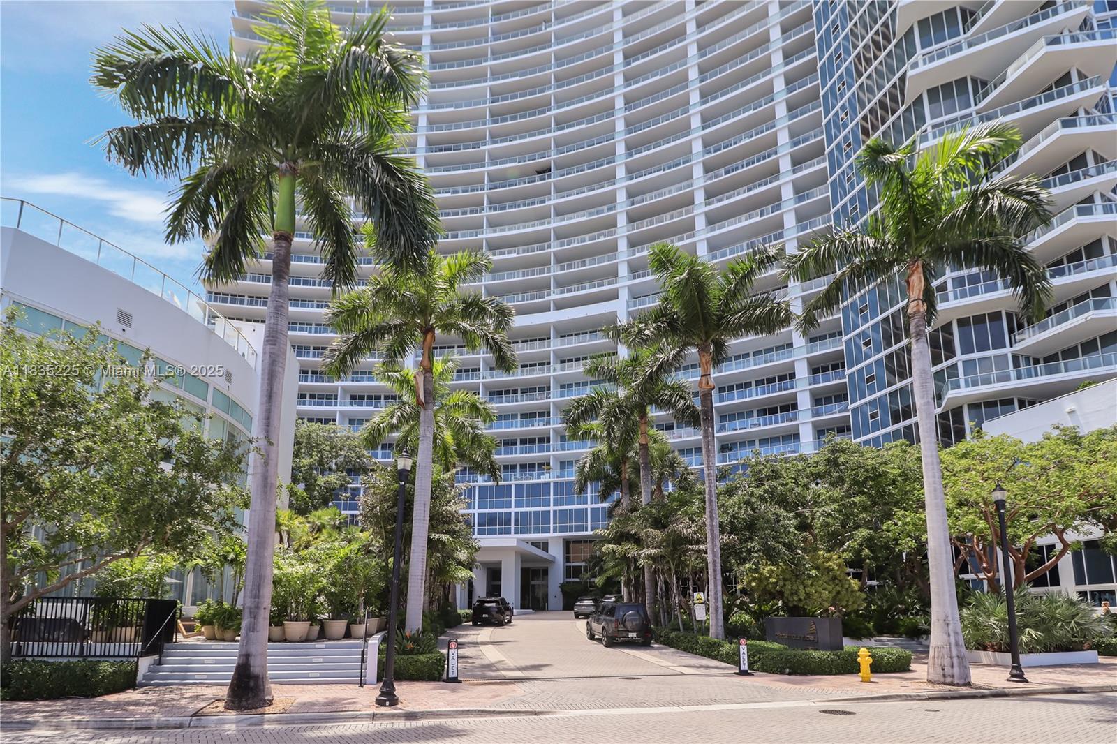 PARAMOUNT BAY CONDO - Residential