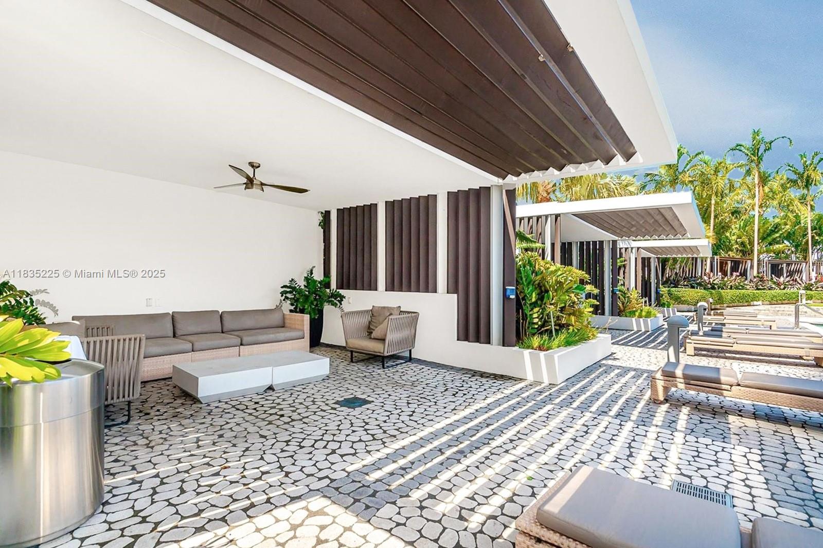 PARAMOUNT BAY CONDO - Residential