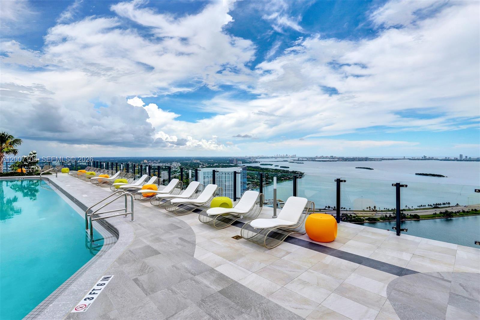 PARAISO BAYVIEWS CONDO - Residential