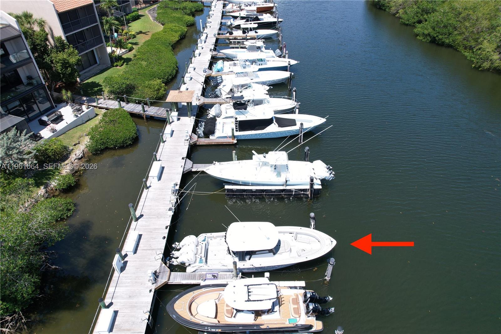 ROYAL HRB YACHT CL MARINA - Land