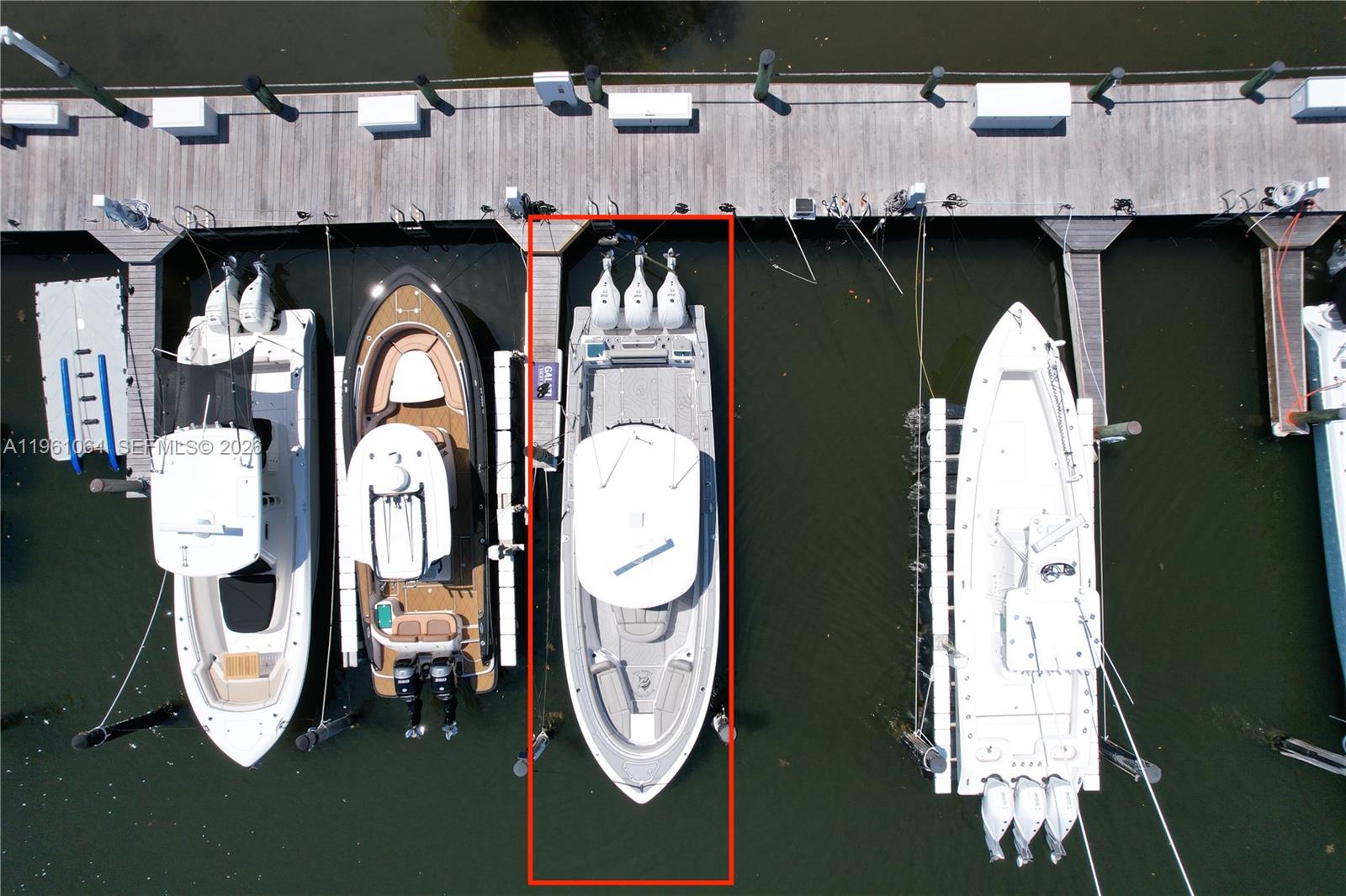 ROYAL HRB YACHT CL MARINA - Land