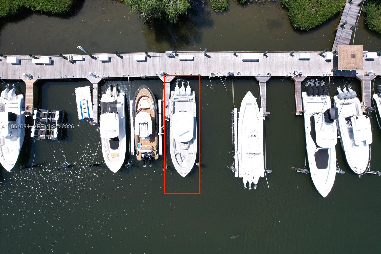 ROYAL HRB YACHT CL MARINA - Land