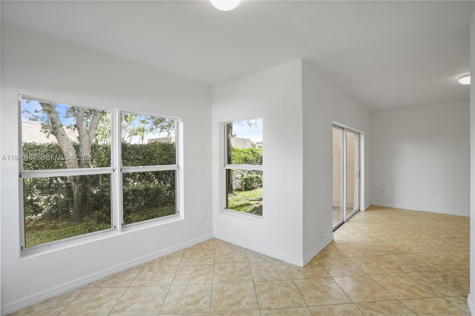 ESTANCIA AT PALM SPRINGS - Residential