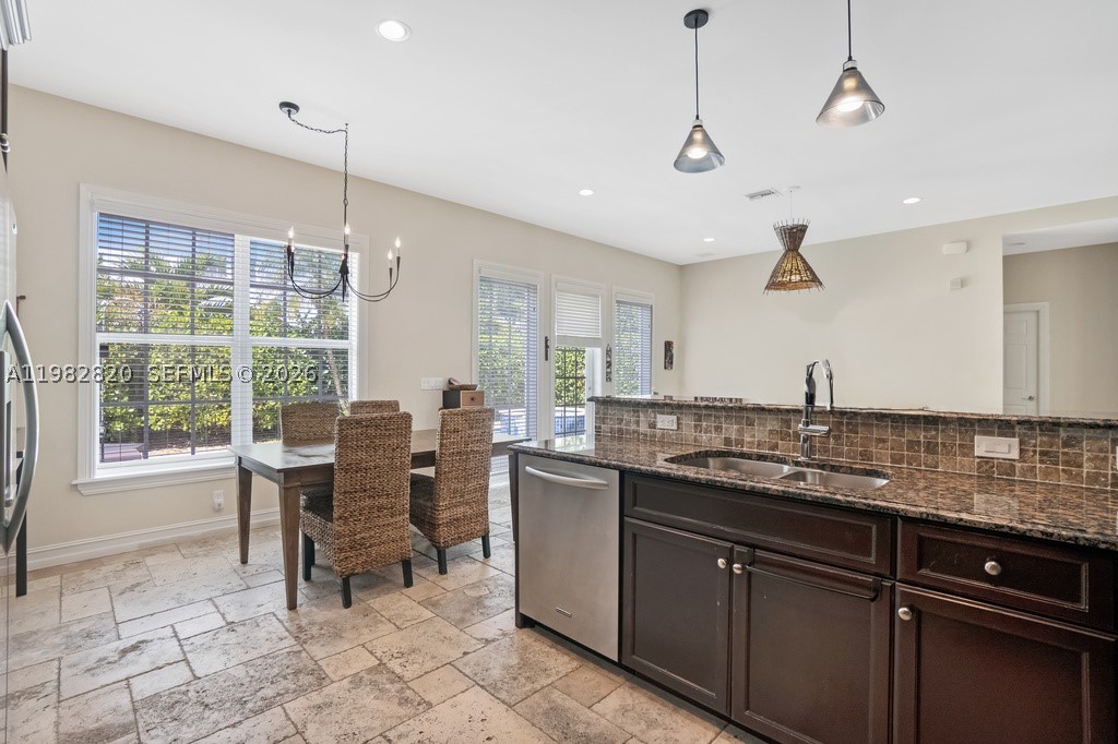 RIVER OAKS - Residential