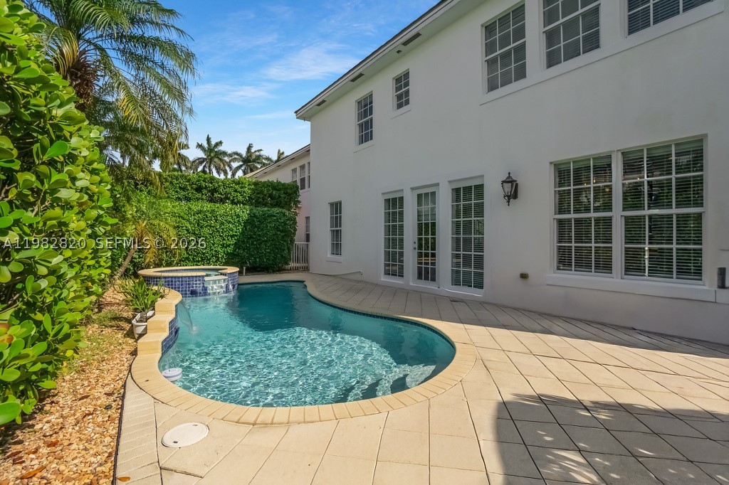 RIVER OAKS - Residential