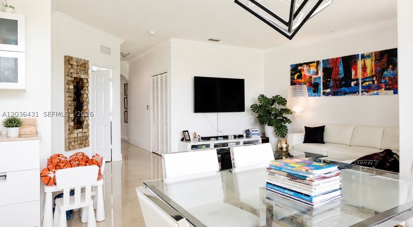 FONTAINBLEAU LAKES COURTY - Residential