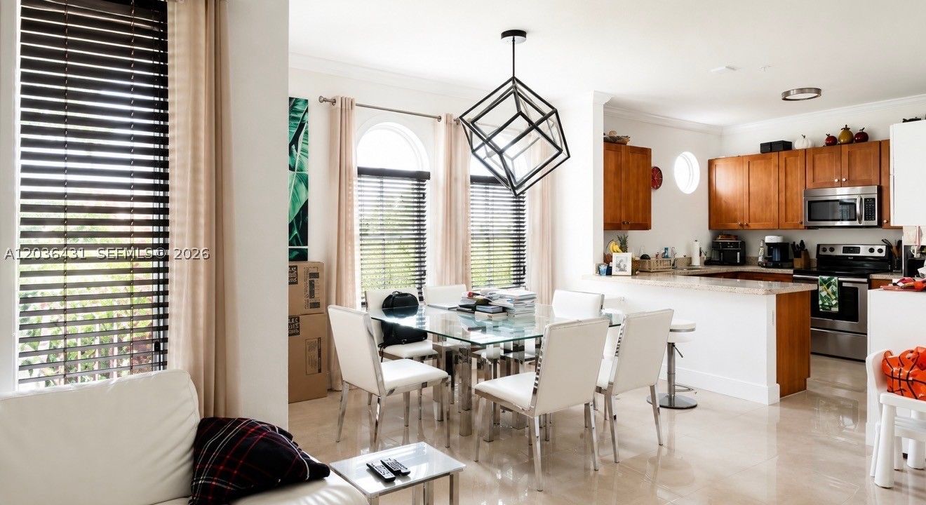 FONTAINBLEAU LAKES COURTY - Residential