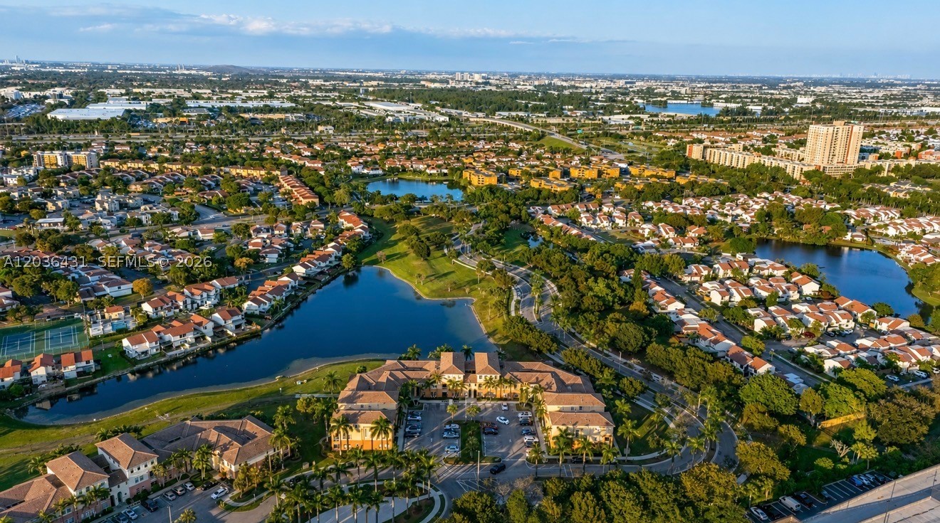 FONTAINBLEAU LAKES COURTY - Residential