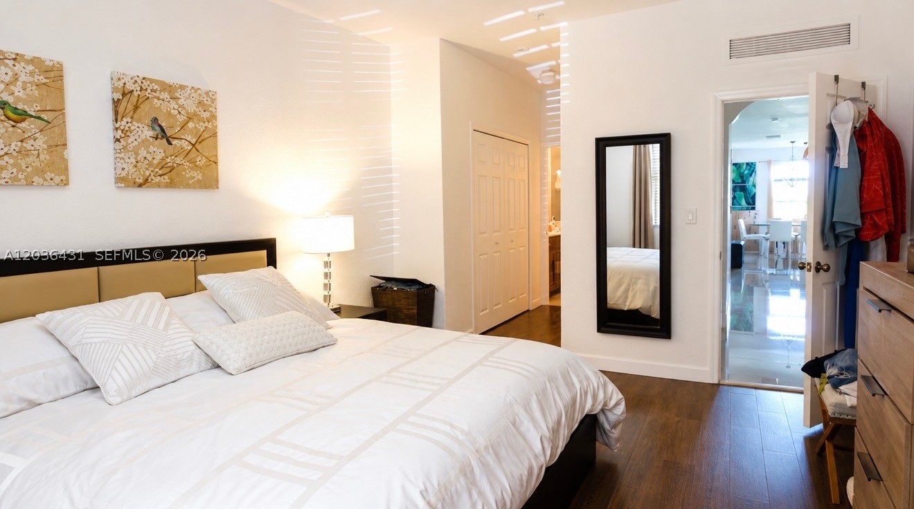 FONTAINBLEAU LAKES COURTY - Residential