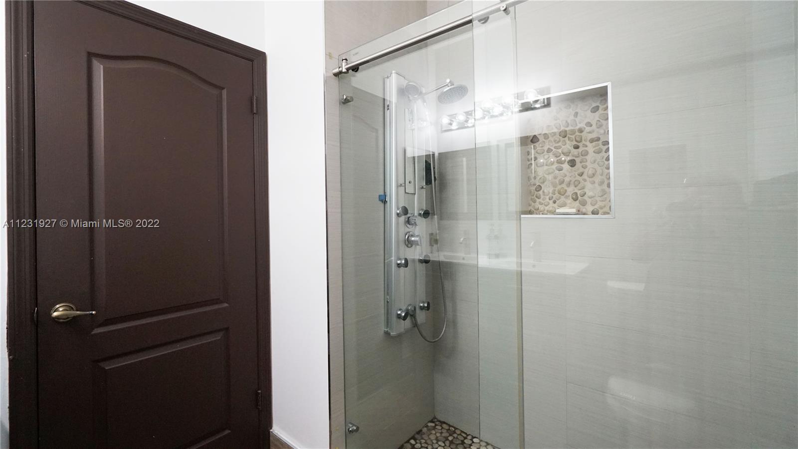 DORAL ISLES ANTILLES 1ST - Residential
