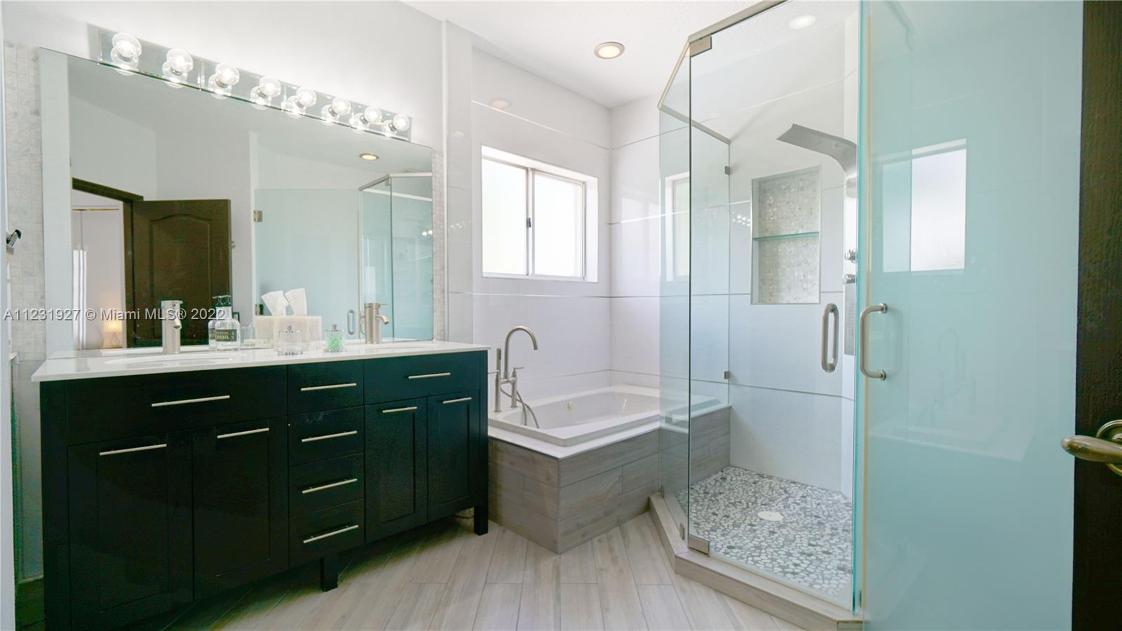 DORAL ISLES ANTILLES 1ST - Residential