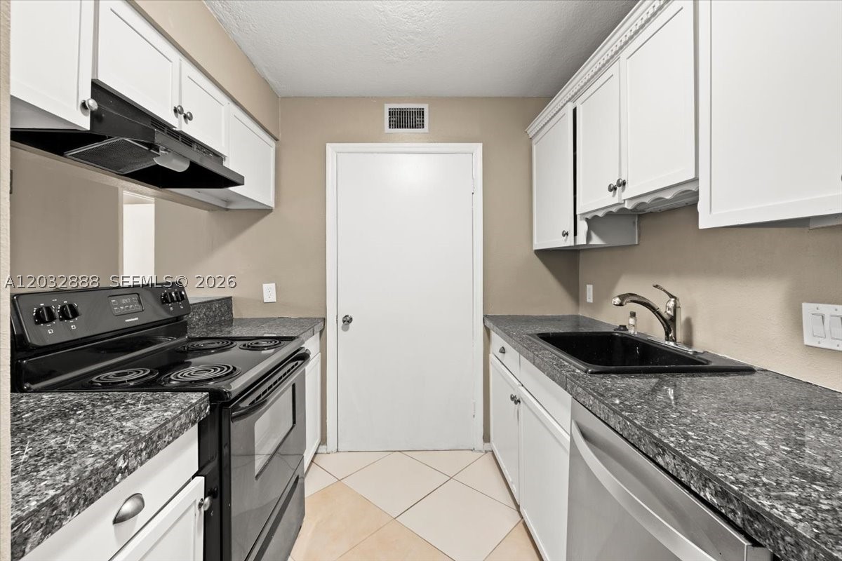 BOYNTON LANDINGS CONDO - Residential Lease